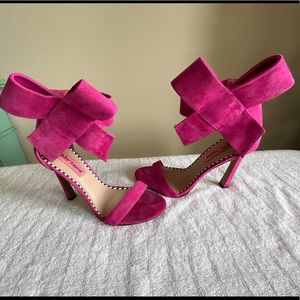 Betsy Johnson Sexy Pink Bow Pumps